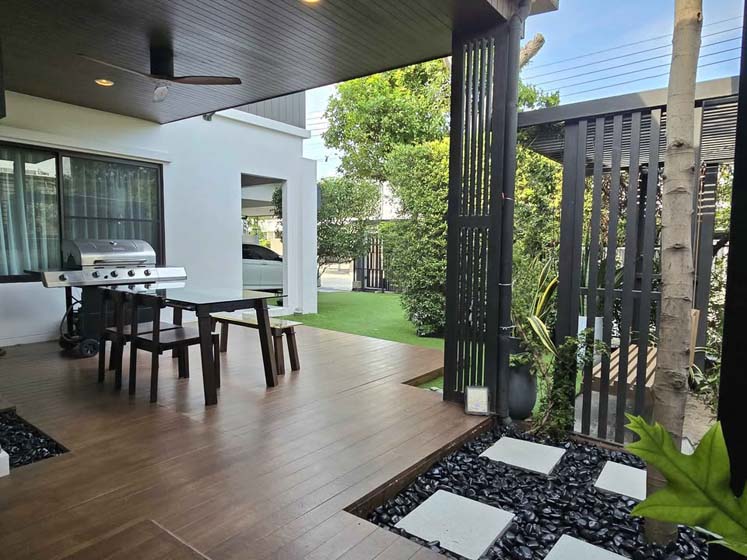 House with Shared Pool in Bangnatrad 